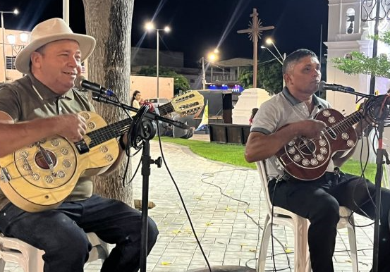 Cantoria de viola reúne poesia, música e tradição nordestina em Pombal